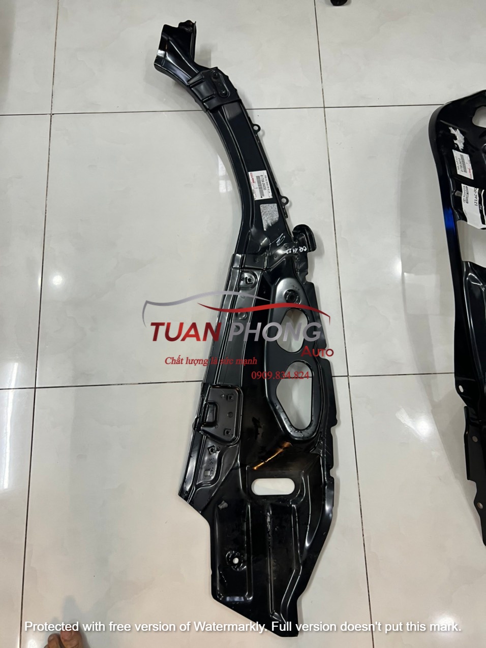 Xương Trụ Cốp Sau(phần Ngoài) TOYOTA INNOVA Chính Hãng 61706-0K030